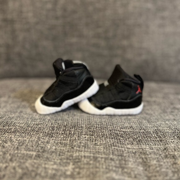 NIKE AIR JORDAN 11 CRIB BOOTIE
BLACK VARSITY RED WHITE SZ 2C - Picture 6 of 6